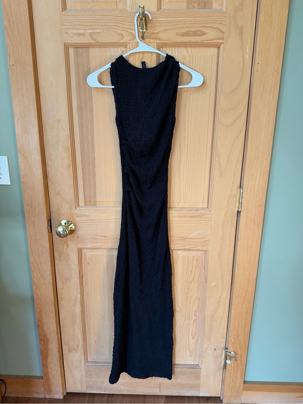 H&M Black Textured Sleeveless Maxi Dress